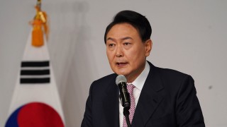 韩国前总统李明博将获特赦(韩国前总统李明博获刑17年)