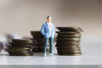存贷业务精准发力、严控不良指标 地方银行打响年中经营战