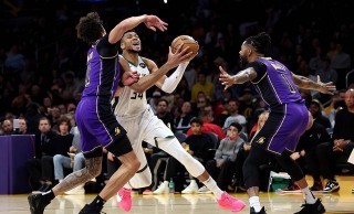 nba常规赛湖人比赛回放(nba常规赛湖人比赛回放在哪看)