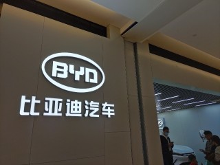 关于比亚迪的盛世：虹吸造车新势力的信息
