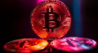 比特币跌至三个月更低 特朗普交易的最后一道堡垒坍塌