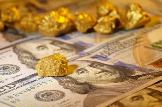 外盘头条：关税风波引发金价创新高 美国消费者信心持续下滑 通胀预期飙升 华尔街大行对前景充满迷茫