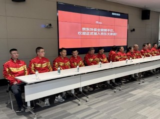 京东外卖首批 *** 骑手签约 骑手：愿干到退休