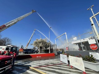 特斯拉加州弗里蒙特工厂发生火灾(特斯拉弗里蒙特工厂扩产,产能有望达到50万辆年)