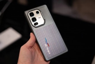 传音 MWC 秀肌肉：展示 Infinix 太阳能充电手机与变色墨水屏手机
