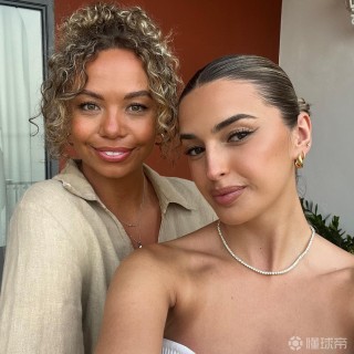 格拉利什女友(格拉利什女友送他去训练)