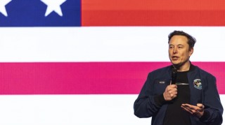 埃隆・马斯克就关税问题与特朗普顾问纳瓦罗的争吵升级