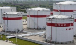 供需格局悄然生变国际油价节节败退(国际油价再暴跌7%,经济放缓或降低原油需求)