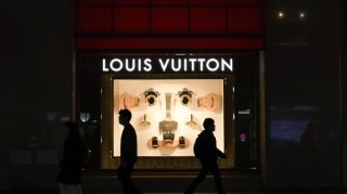 因销售业绩不及预期，奢侈品行业领头羊路威酩轩下跌8%