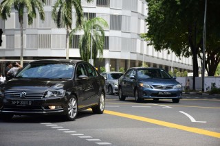 依维柯驱车型有哪些特点？这些特点如何影响其在不同路况下的表现？