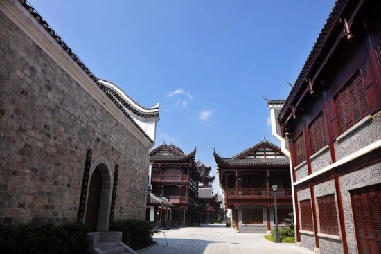 张家界预重整，被大庸古城“拖累”，投资超20亿每天平均购票不到20人  第1张