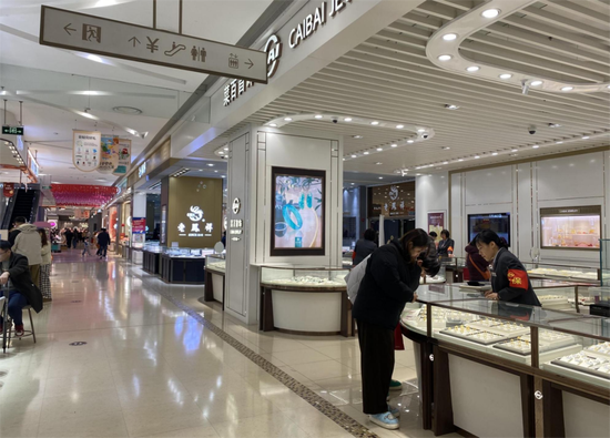 实探！跌破800元，他们出手了！  第1张