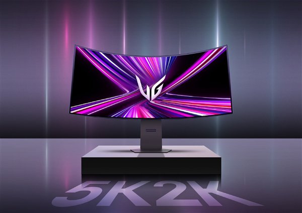 LG揭开全球首款可弯曲5K2K OLED显示器！可平可弯 几秒变形  第2张