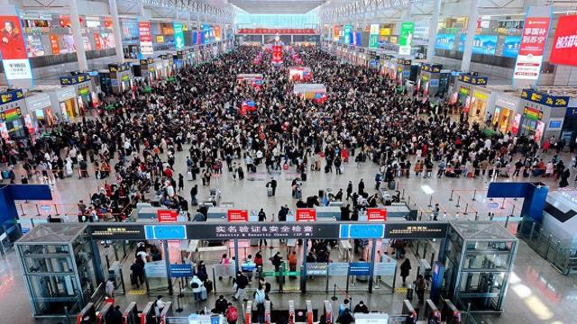 国铁集团：铁路迎来返程客流高峰，今日全国铁路预计发送旅客1450万人次  第1张