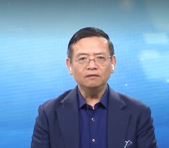 视频|未来AI将颠覆90%的行业！但斌2025投资展望：全面拥抱AI浪潮 关注三大方向机会  第2张
