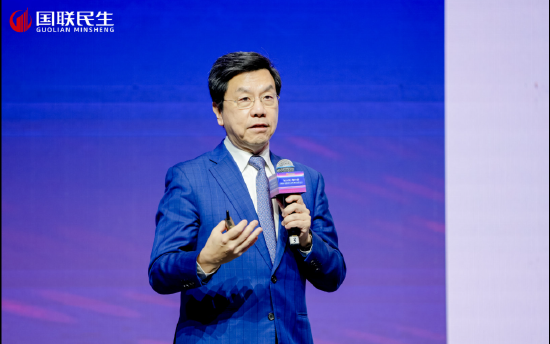 李开复：大模型发展进入分水岭 超大模型聪明昂贵 千亿模型务实高效  第1张