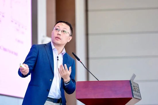 陆毅教授正式加盟清华五道口  第1张