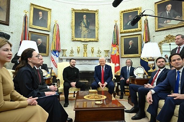 激烈争吵 矿产协议未签署 特朗普与泽连斯基会晤为何不欢而散  第1张