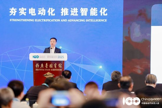 何小鹏出席中国电动汽车百人会论坛，2026年开启低空经济新纪元  第1张