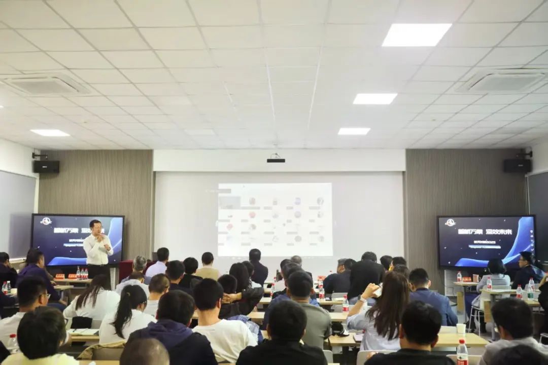 航天长峰召开2025年科技创新与新质生产力建设工作策划推进会暨DeepSeek人工智能技术培训  第2张