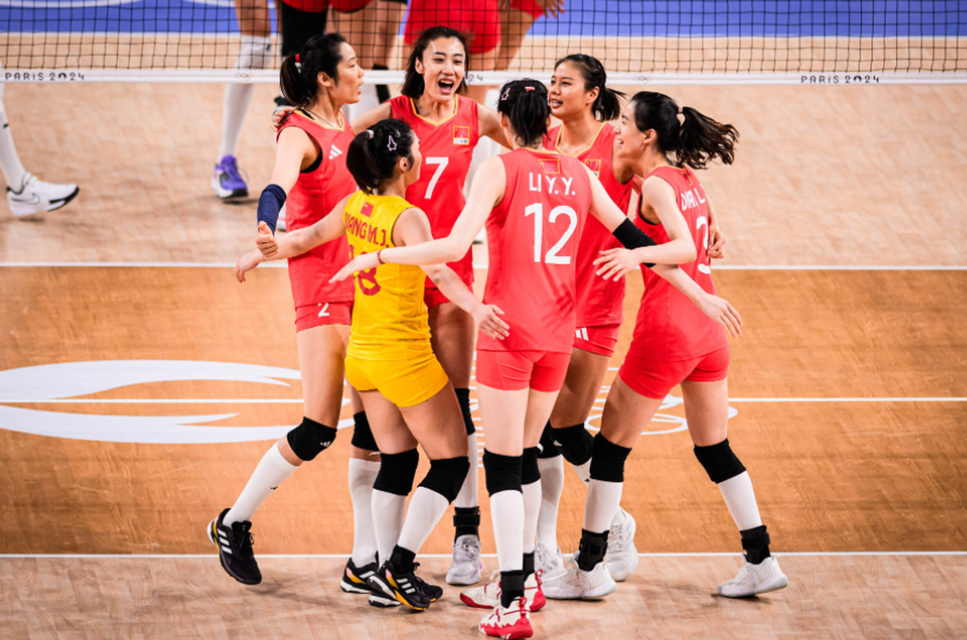 中国女排今天排球比赛(中国女排今天排球比赛直播时间)  第2张