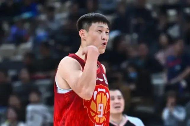 广东男篮vs浙江男篮(广东男篮VS浙江男篮!沃特斯被禁赛,周琦孤立无援)  第1张