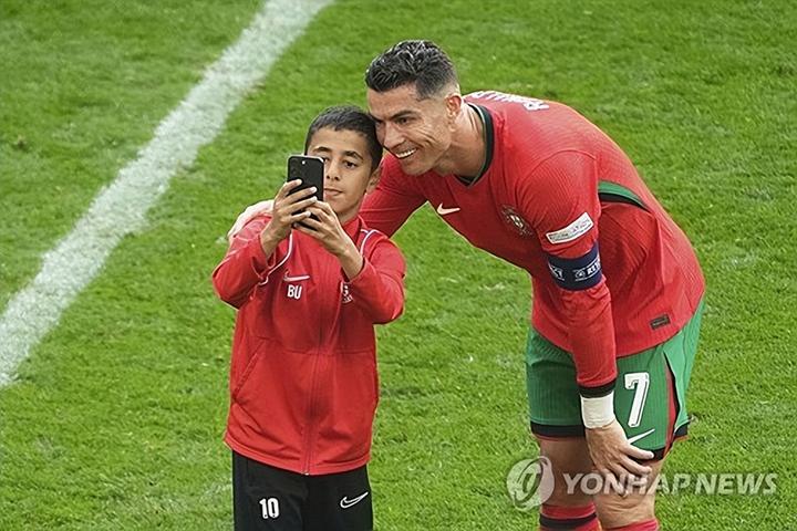 观看欧洲杯(观看欧洲杯决赛)  第1张