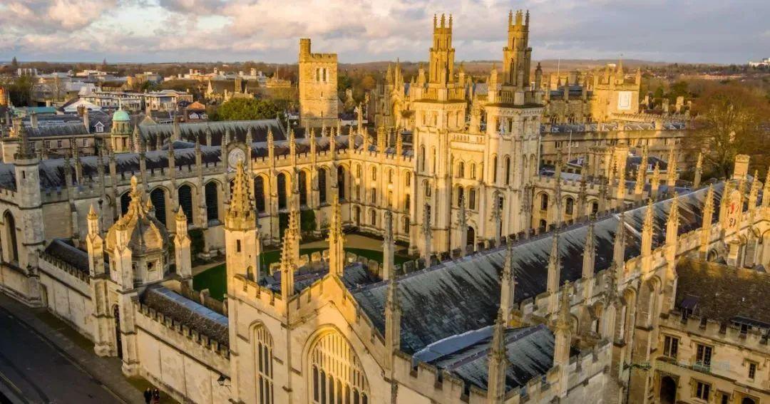 英国更好的三十所大学(英国更好的三十所大学校徽)  第2张