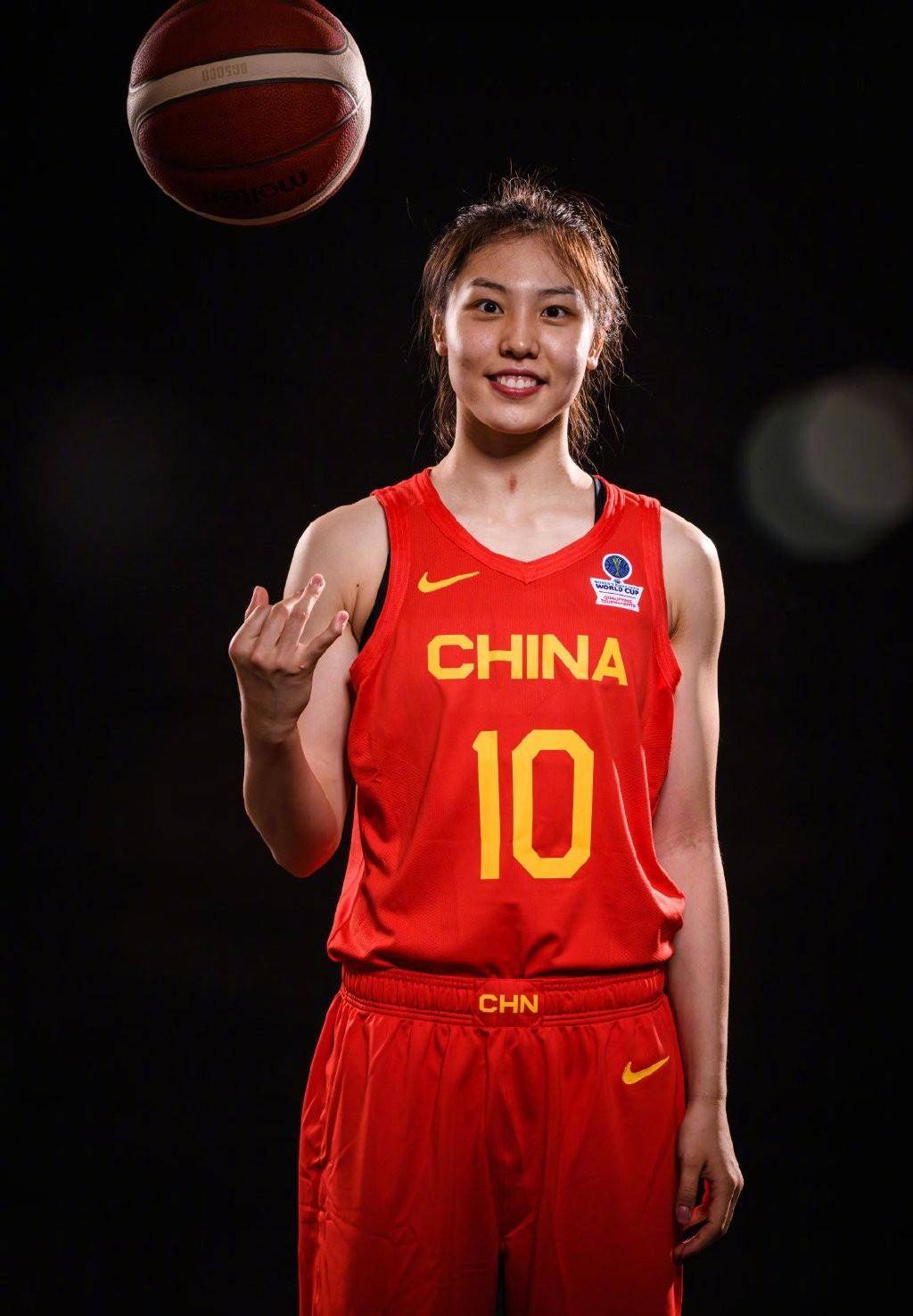 中国女篮十二人简历(中国女篮十二人简历奥运资格赛)  第1张