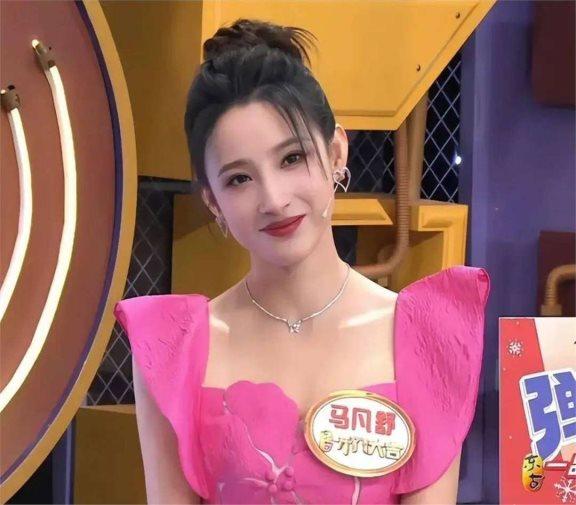 央视欧洲杯女主持人(央视欧洲杯女主持人有哪些)  第2张